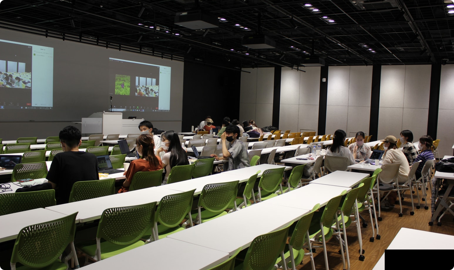 Senshu University students collaborating with Adobe XD